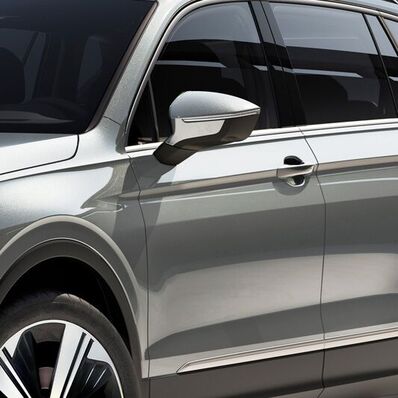 new-seat-tarraco-suv-7-seater-design-chrome-details-on-window-and-door-min
